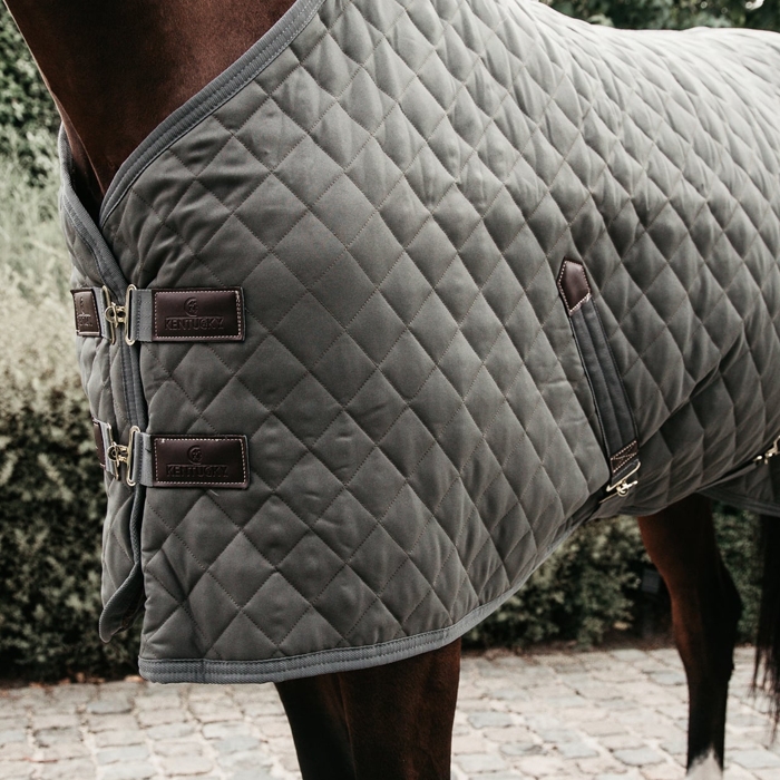 équipement équestre Couverture D'écurie QHP 135cm - Rembourrage 100g Bleu Foncé Pour Cheval Couverture écurie Cheval